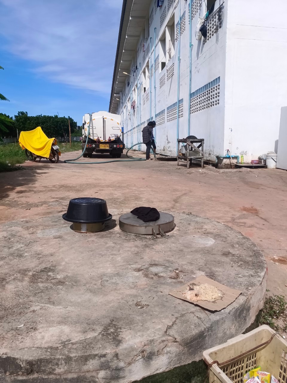 25 - https://บริการดูดส้วมดูดน้ําเสีย.com | บริการดูดส้วม ดูดน้ำเสีย แก้ไขปัญหาส้วมเต็ม ท่อตัน ขุดบ่อ/ถัง บริการบ้าน โรงงาน ร้านอาหาร ทั่วจังหวัด ด้วยรถ 6 ล้อใหญ่ ทีมงานมืออาชีพ ประสบการณ์กว่า 20 ปี ให้บริการในจังหวัดสมุทรสงคราม ราชบุรี กาญจนบุรี