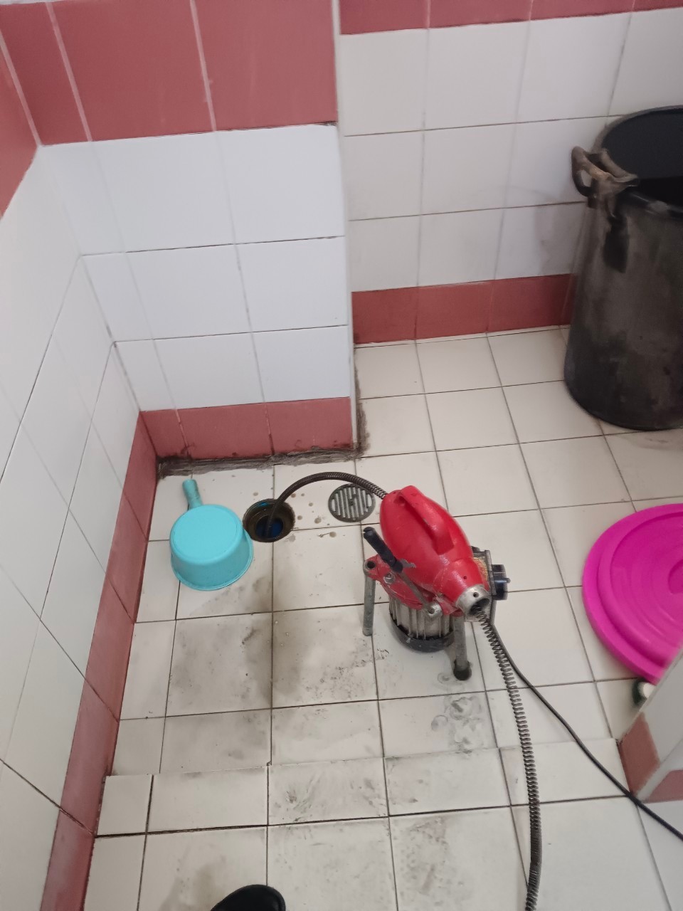 38 - https://บริการดูดส้วมดูดน้ําเสีย.com | บริการดูดส้วม ดูดน้ำเสีย แก้ไขปัญหาส้วมเต็ม ท่อตัน ขุดบ่อ/ถัง บริการบ้าน โรงงาน ร้านอาหาร ทั่วจังหวัด ด้วยรถ 6 ล้อใหญ่ ทีมงานมืออาชีพ ประสบการณ์กว่า 20 ปี ให้บริการในจังหวัดสมุทรสงคราม ราชบุรี กาญจนบุรี